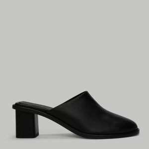 Everlane- The artist mule in black leather